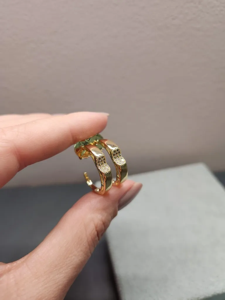 BRINCO OURO ARGOLA LISA FUNDO ZIRC