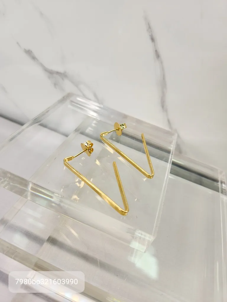 BRINCO OURO ARGOLA TRIANGULO G