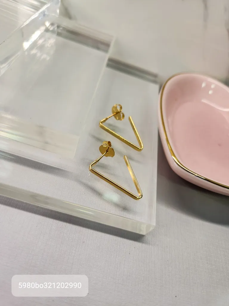 BRINCO OURO ARGOLA TRIANGULO P