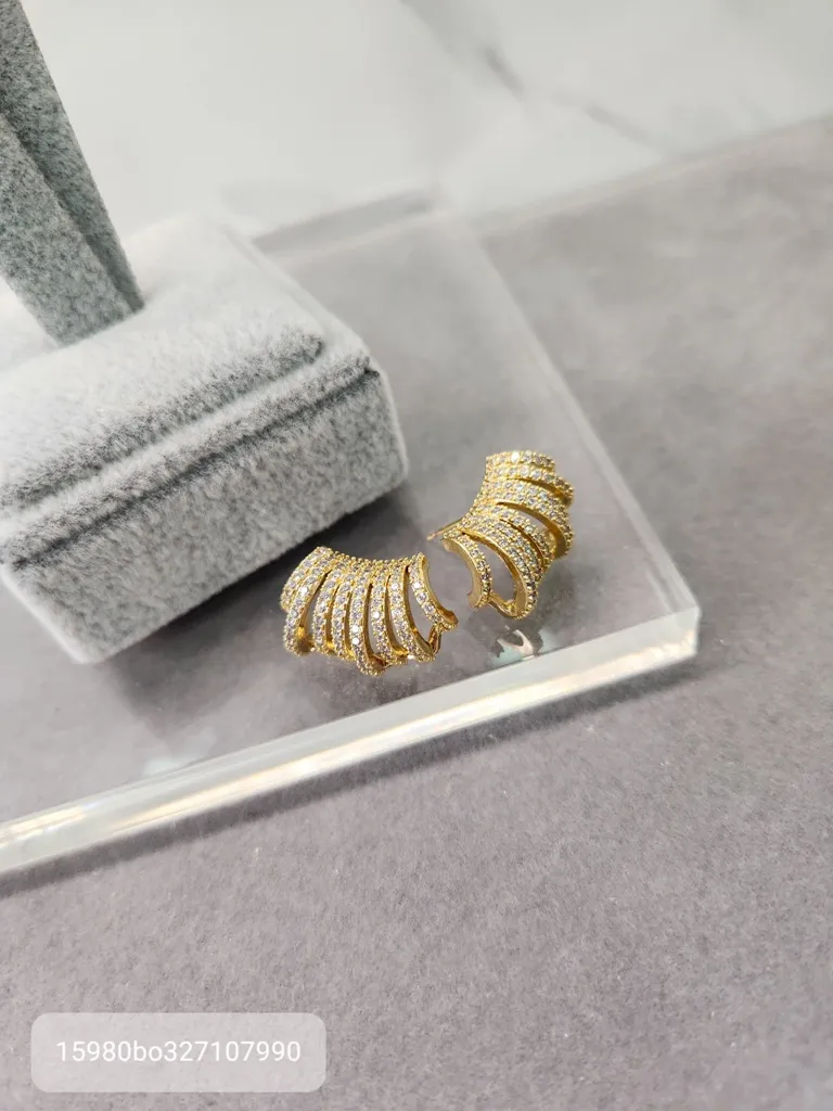 BRINCO OURO CONCHA FESTA ZIRC