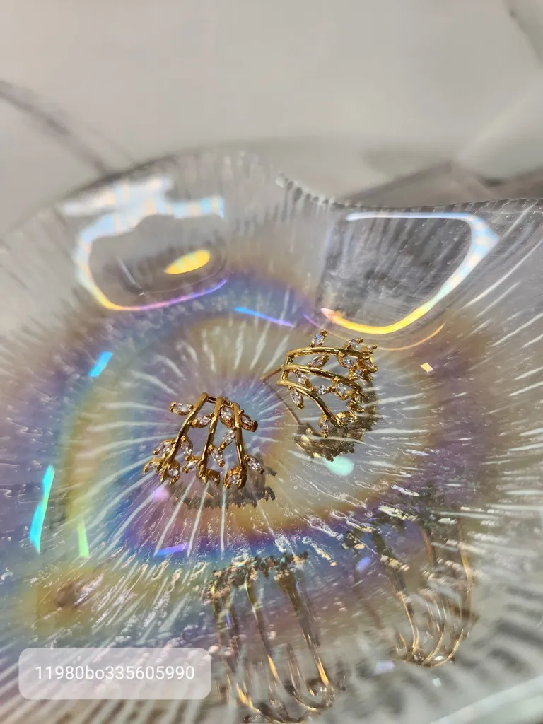 BRINCO OURO EAR HOOK FOLHAS