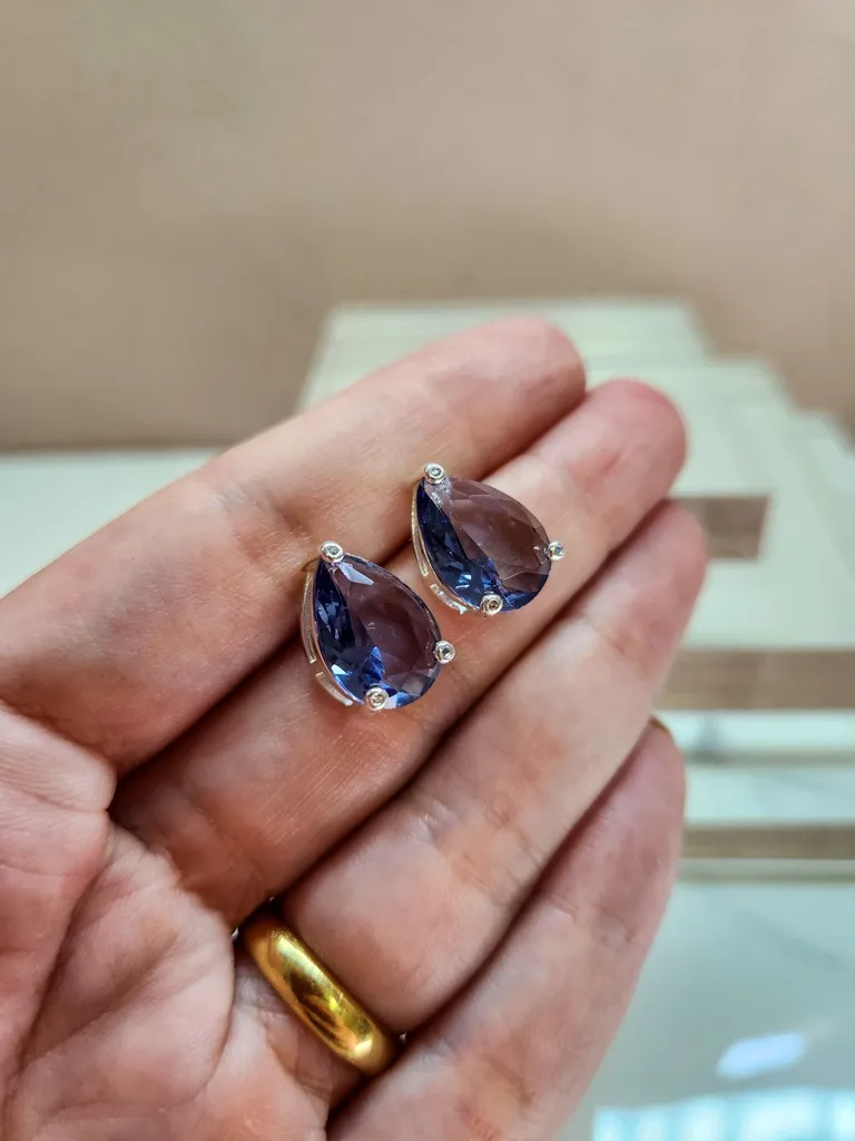 BRINCO PRATA GOTA 3 PONTOS TANZANITA