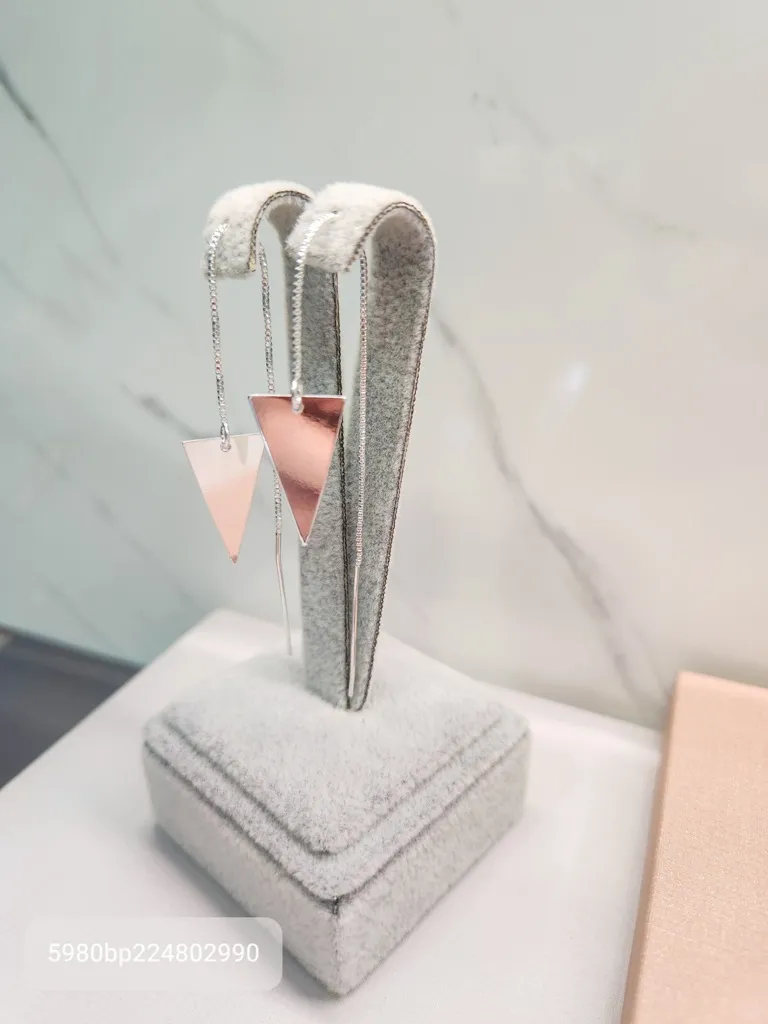 BRINCO PRATA FIO TRIANGULO