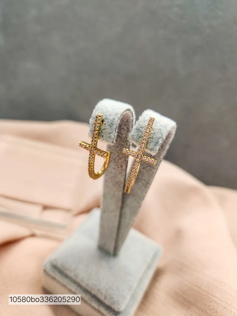 BRINCO ARGOLA OURO PINO CRUZ Z