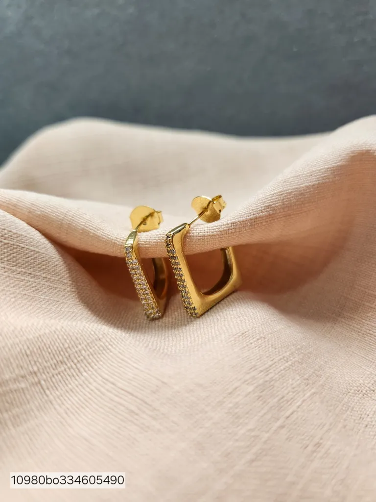 BRINCO ARGOLA OURO PINO QUADR ZIRC