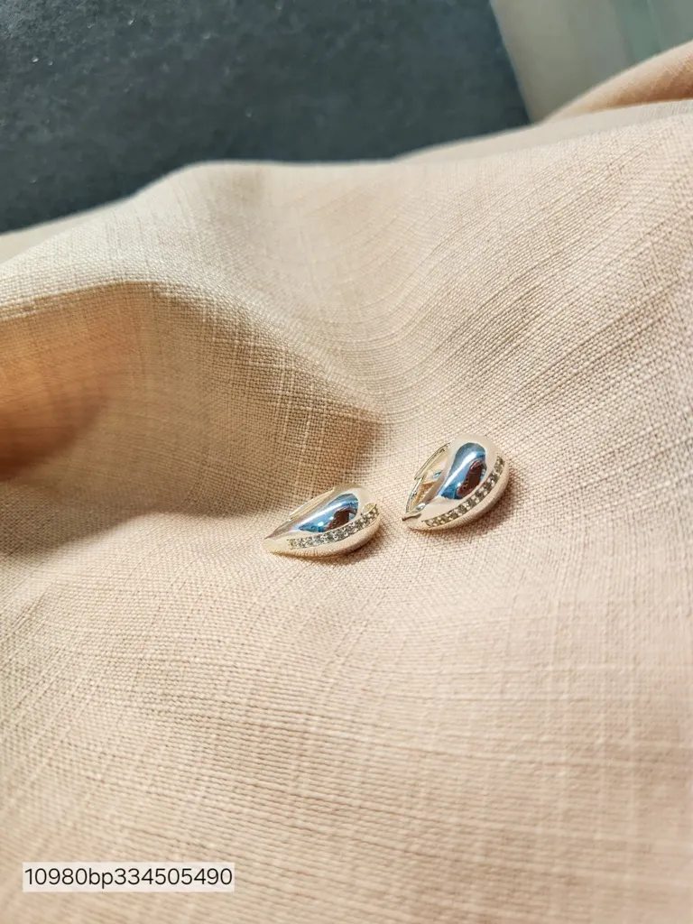 BRINCO ARGOLA PRATA LISA GOTA FIO ZIRC