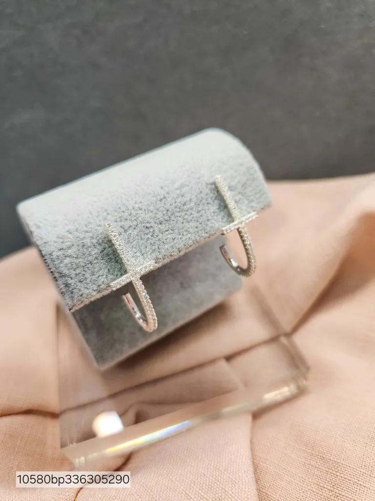 BRINCO ARGOLA PRATA PINO CRUZ Z