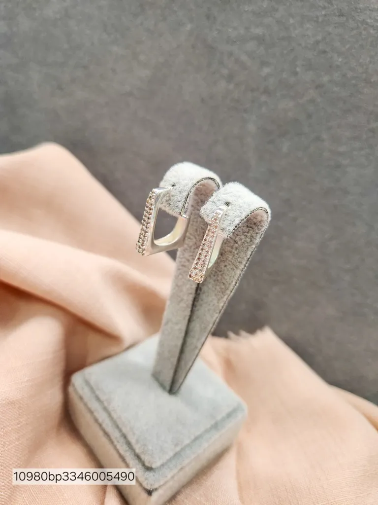 BRINCO ARGOLA PRATA PINO QUADR ZIRC