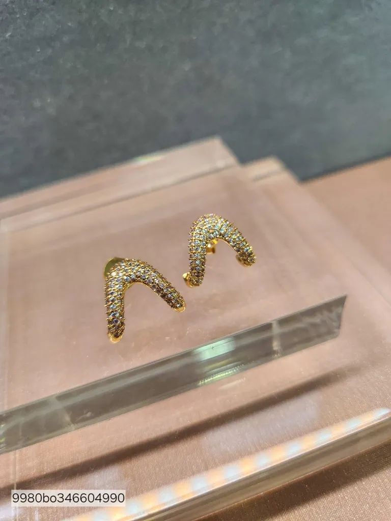 BRINCO OURO EAR HOOK 2 GARRAS ZIRC