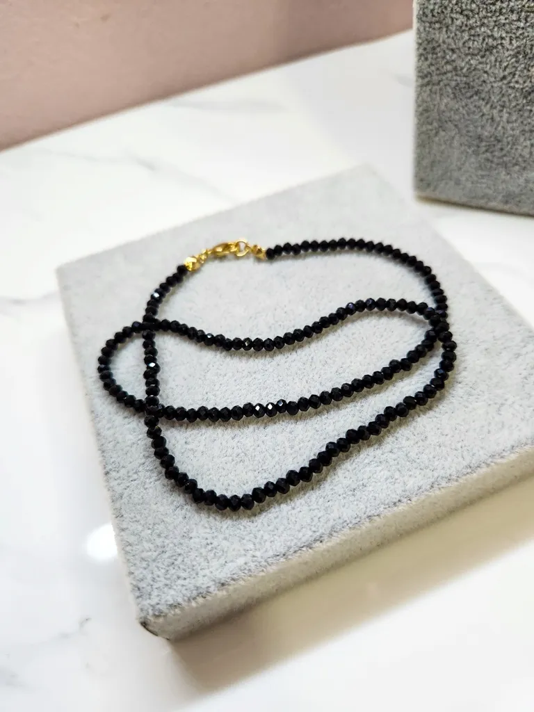 COLAR OURO CRISTAL PRETO