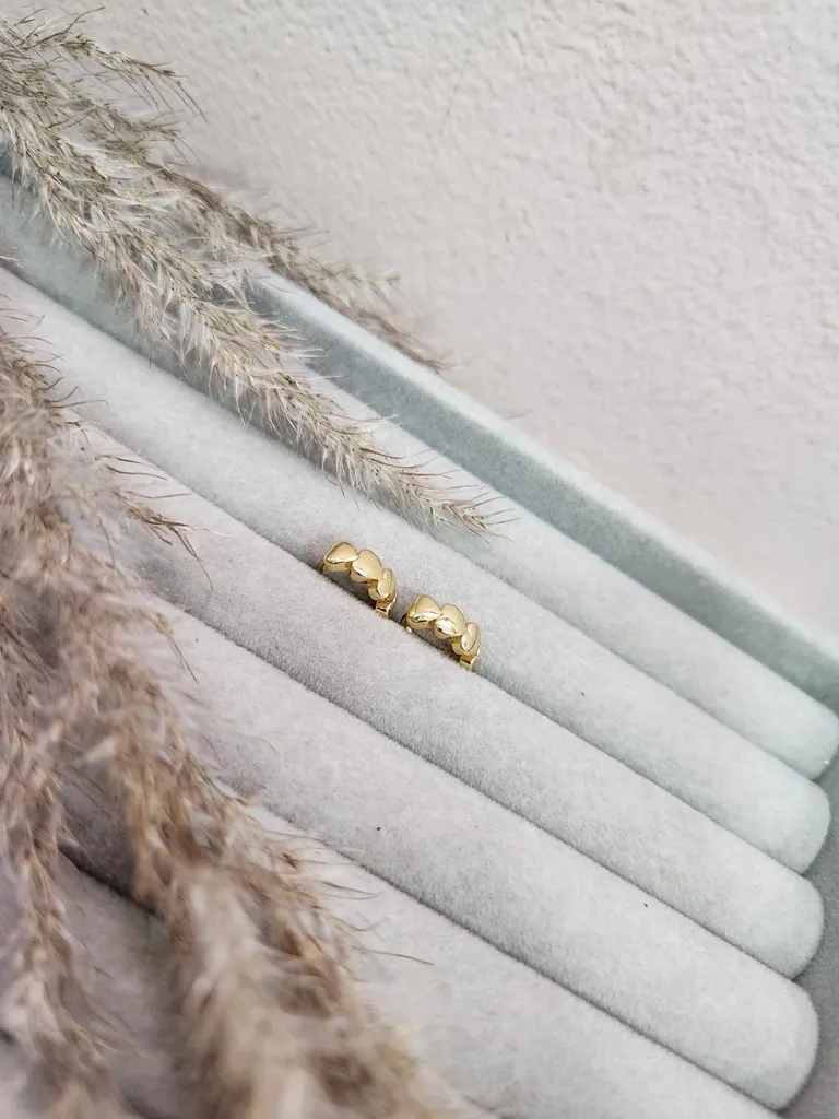 BRINCO OURO ARGOLA CORAÇÕES P