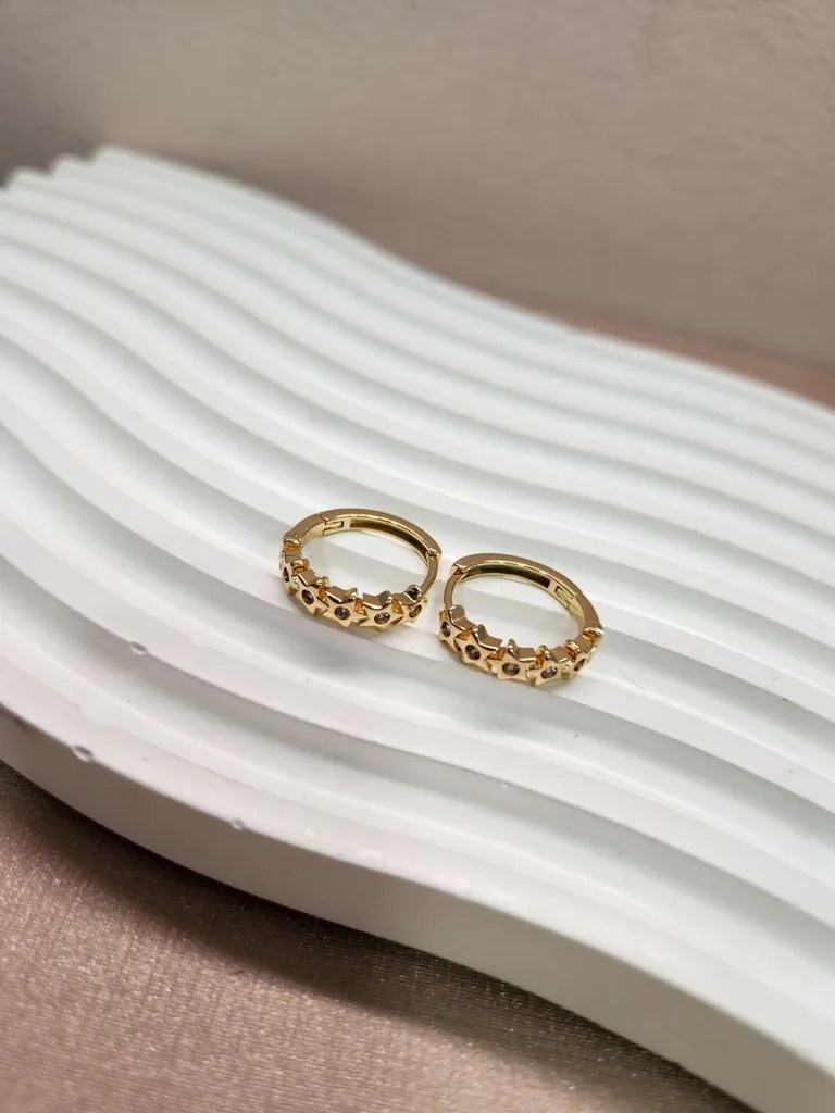 BRINCO OURO ARGOLA ESTRELAS G