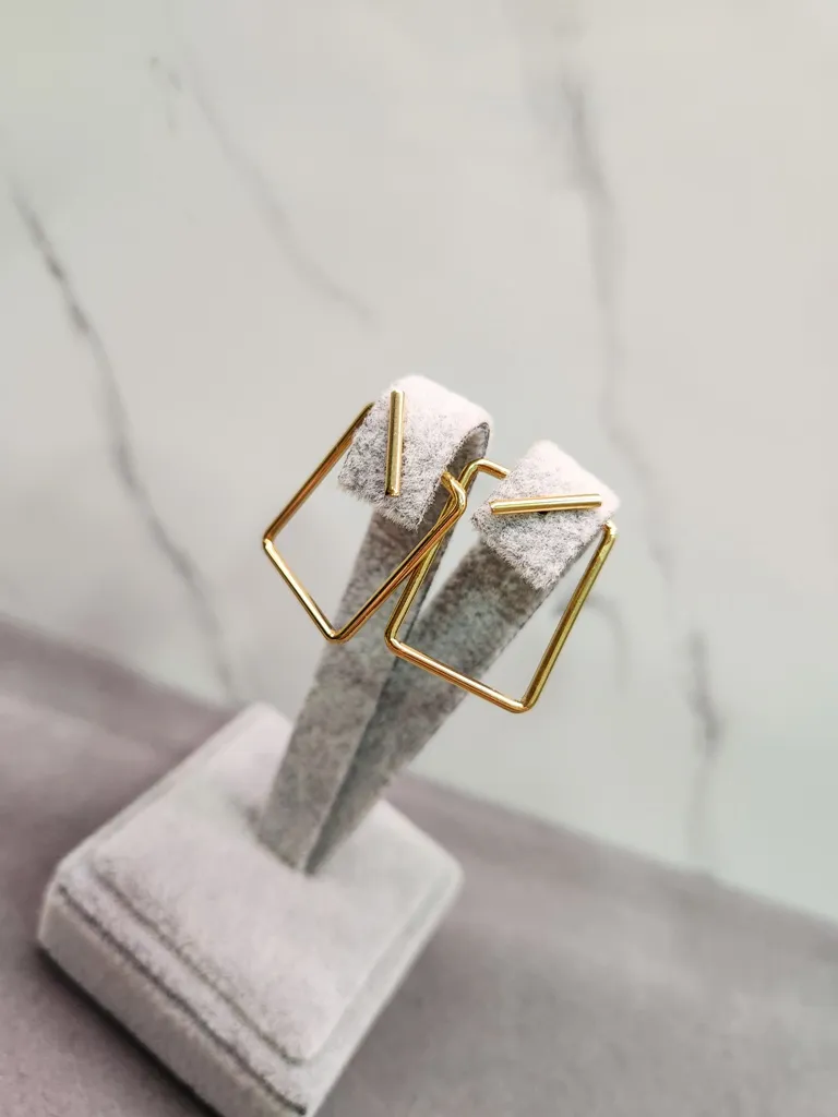 BRINCO OURO PINO RETANGULO