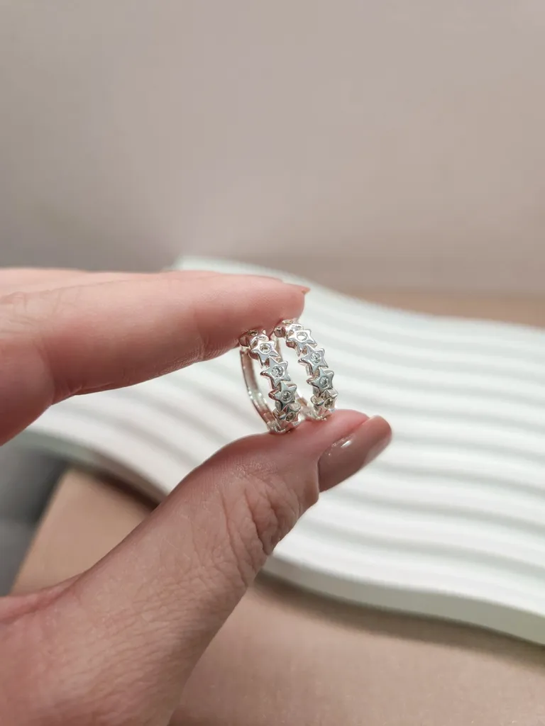 BRINCO PRATA ARGOLA ESTRELAS G