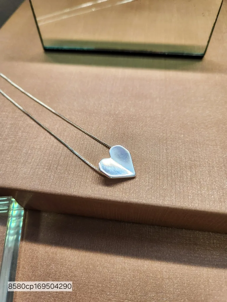 COLAR PRATA CORAÇÃO ORIGAMI