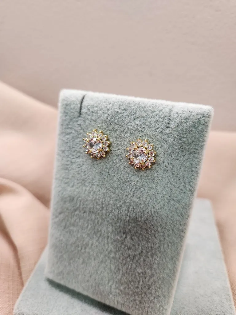 BRINCO OURO FLOR ZIRC CRISTAL