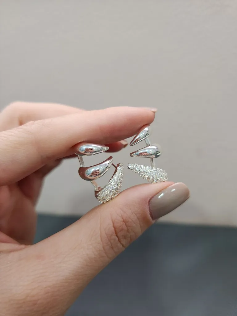 BRINCO PRATA EAR CUFF GARRAS LISA ZIRC