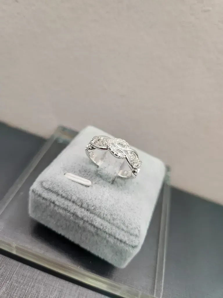 ANEL PRATA ENTRELAÇADO ZIRC