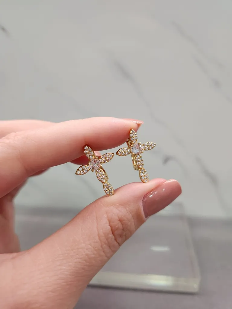 BRINCO OURO CRUCIFIXO LUXO