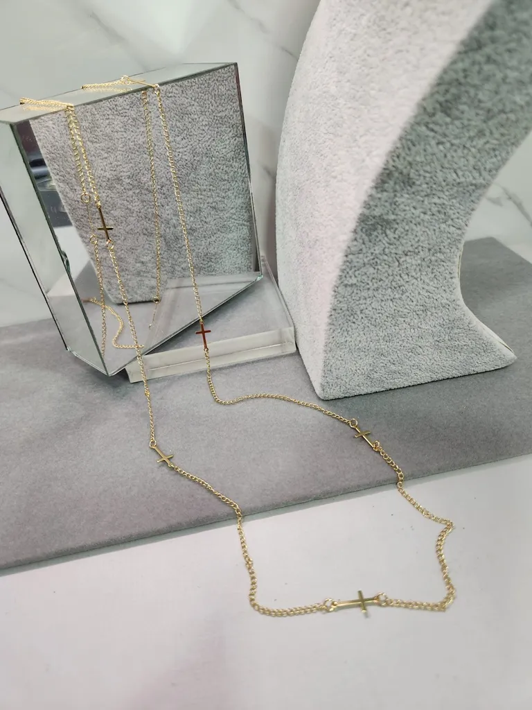 COLAR OURO LONGO CRUZINHAS