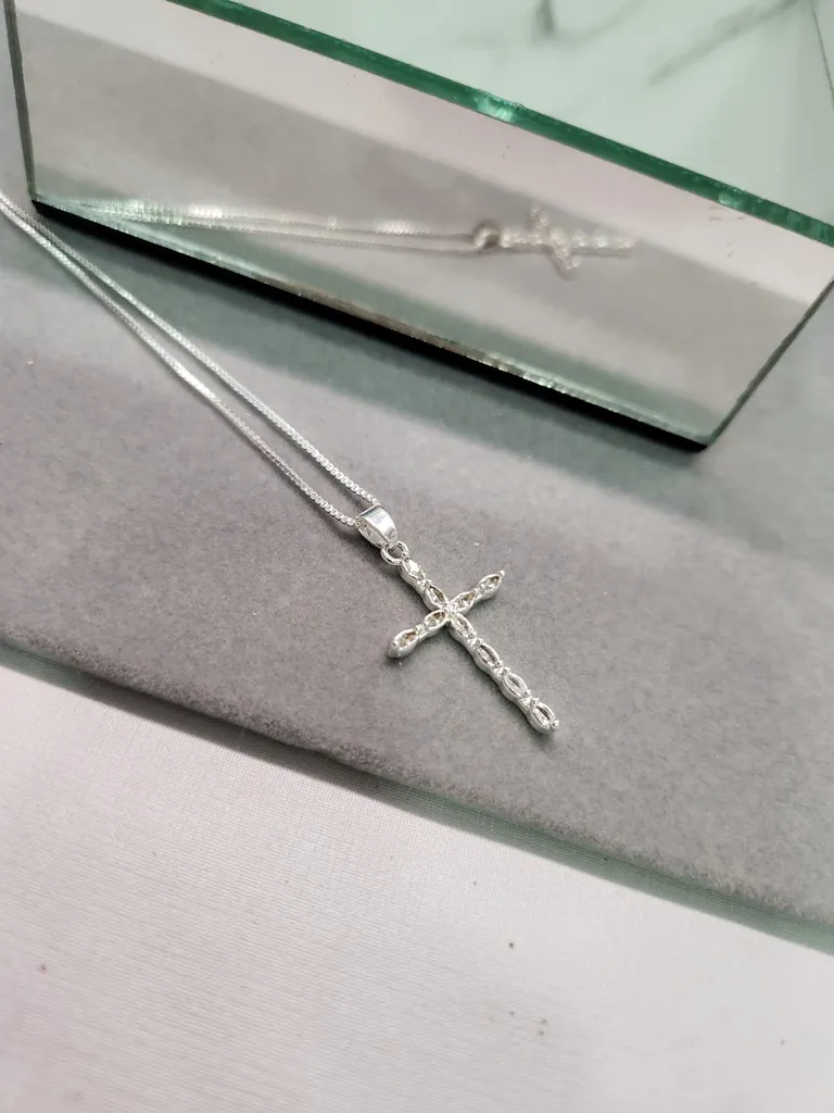 COLAR PRATA CRUZ NAVETES