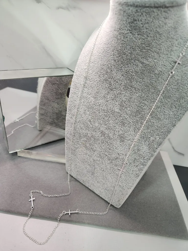 COLAR PRATA LONGO CRUZINHAS