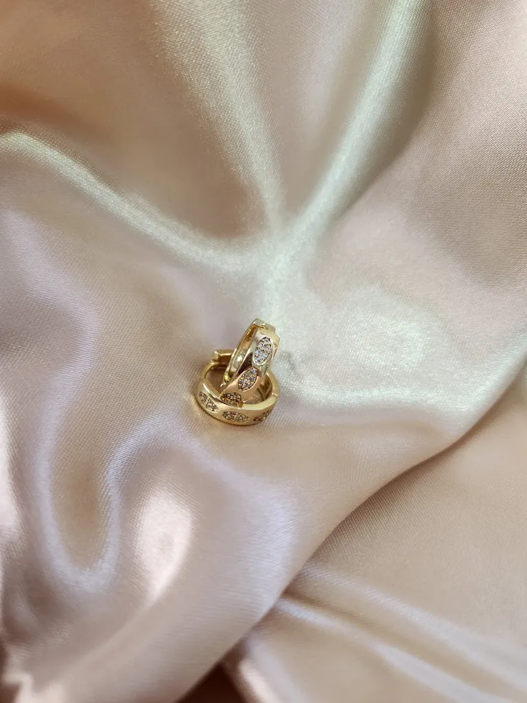 BRINCO OURO ARGOLA LISA CHAP OVAL ZIRC