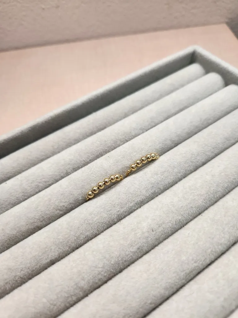 BRINCO OURO BOLINHAS LISAS