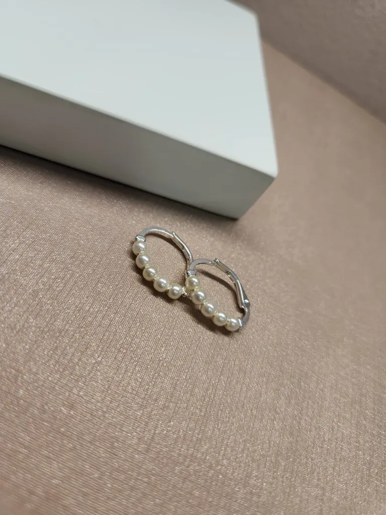 BRINCO PRATA BOLINHAS PÉROLAS