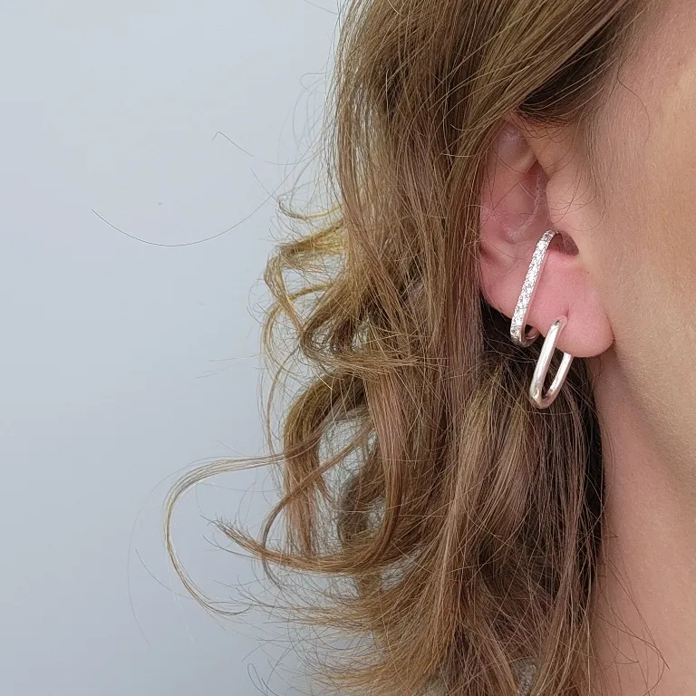 BRINCO PRATA EAR HOOK LISO E ZIRC