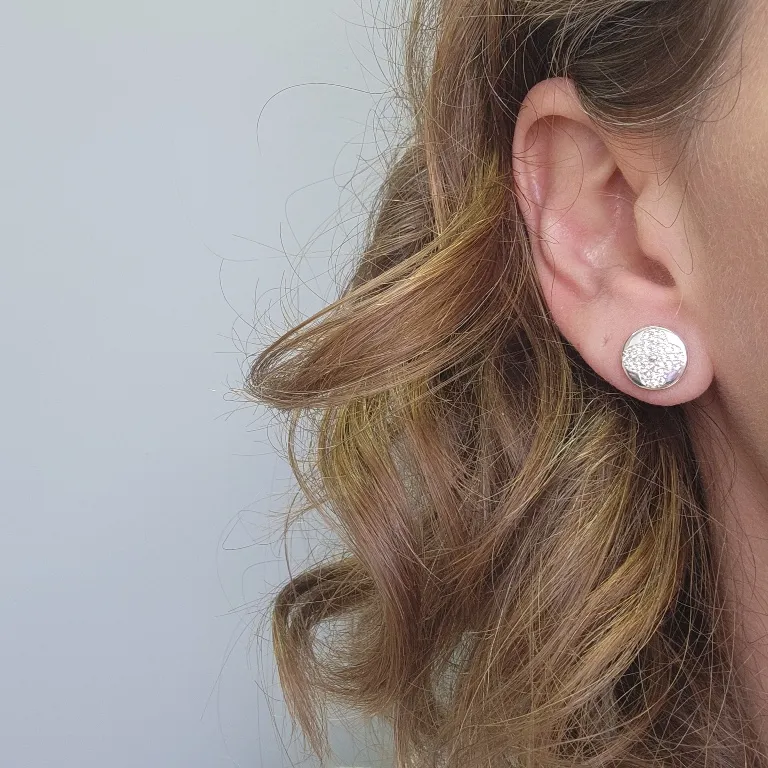 BRINCO PRATA FLOR ZIR G