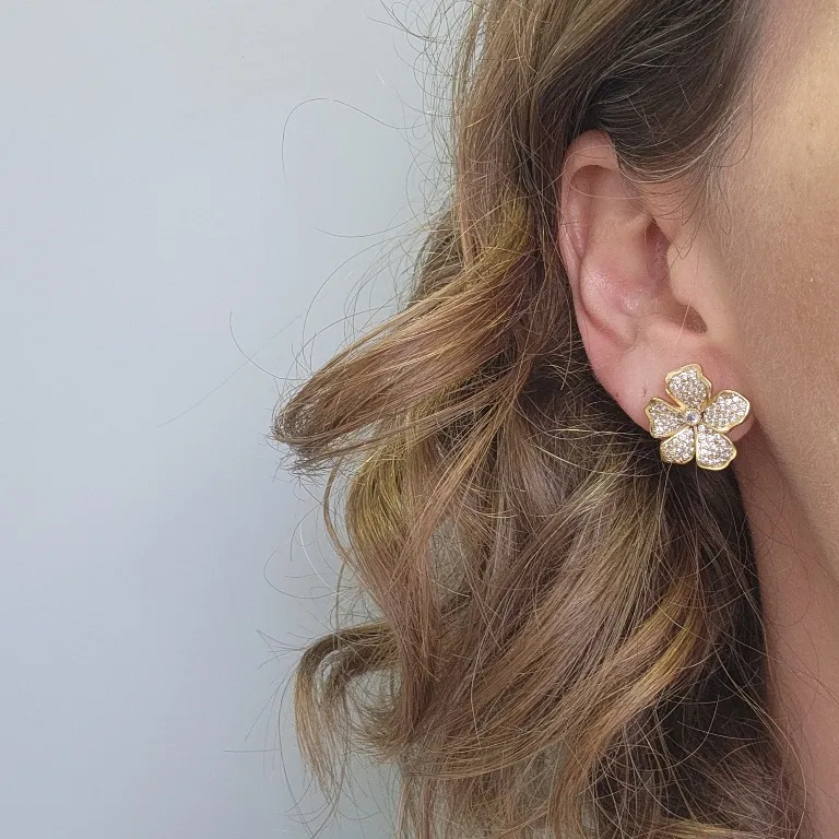 BRINCO OURO FLOR ZIRC