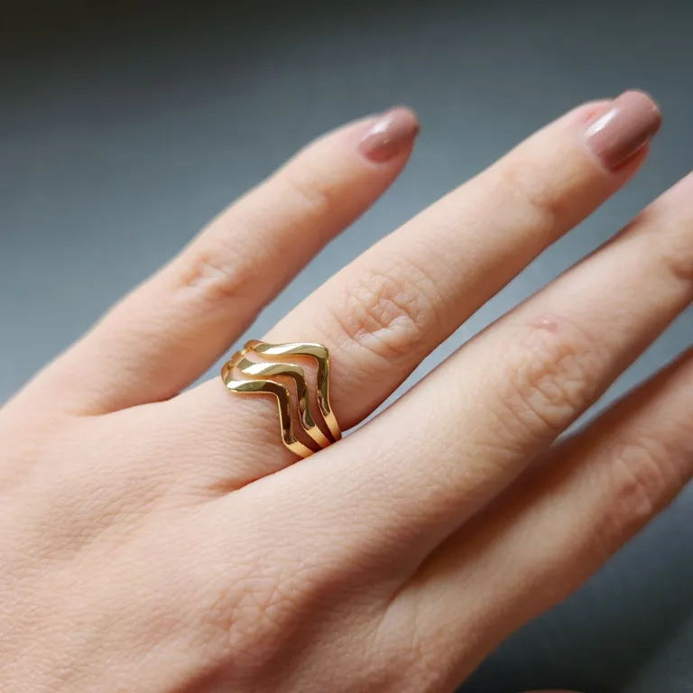 ANEL OURO AJUSTÁVEL 3 PONTAS TRIANG