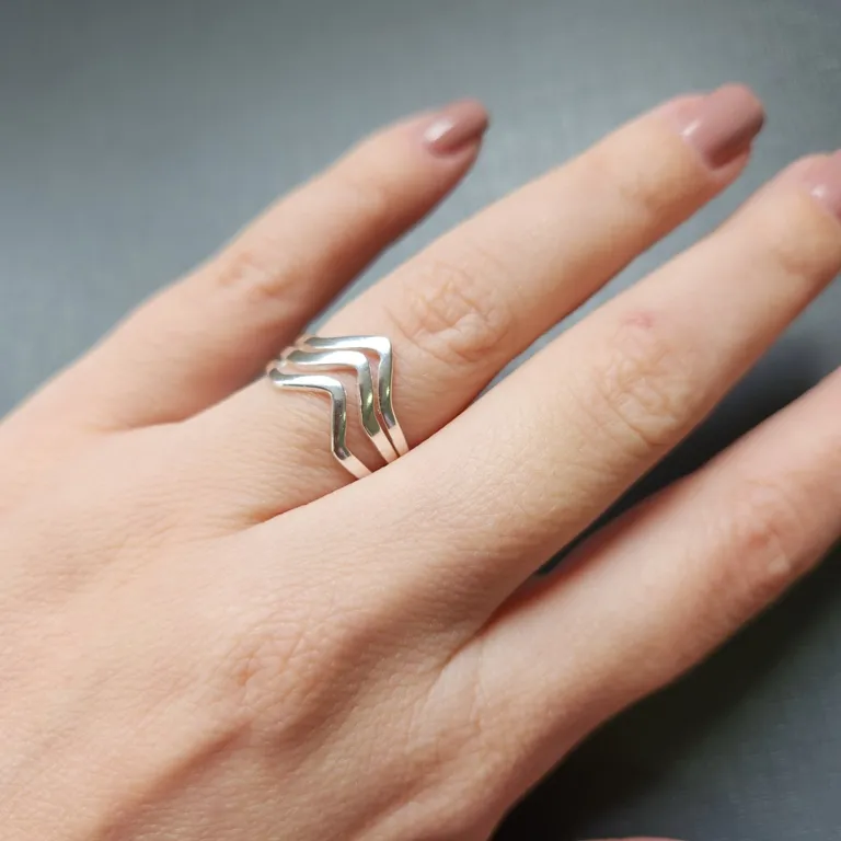 ANEL PRATA AJUSTÁVEL 3 PONTAS TRIANG