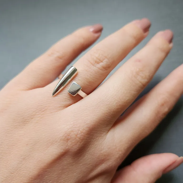 ANEL PRATA AJUSTÁVEL PONTA QUADRADO