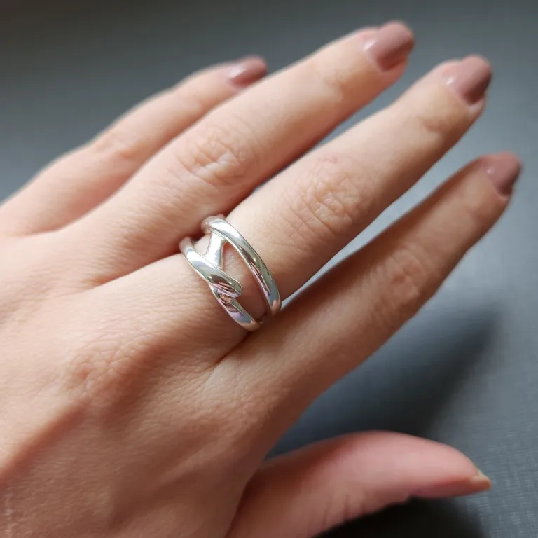 ANEL PRATA AJUSTÁVEL ENTRELAÇADO