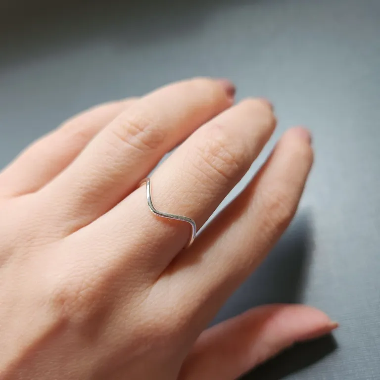 ANEL PRATA FIO ONDAS