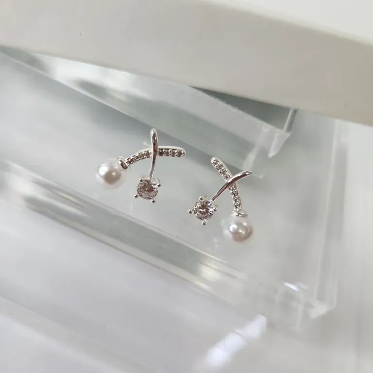 BRINCO PRATA CEREJA PÉROLA