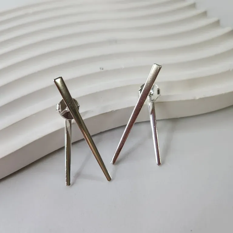 BRINCO PRATA DOIS PINOS