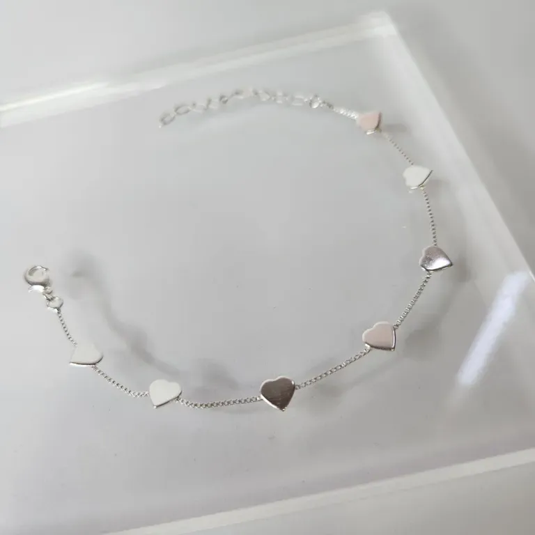 PULSEIRA PRATA CORAÇÕES CHAPADOS