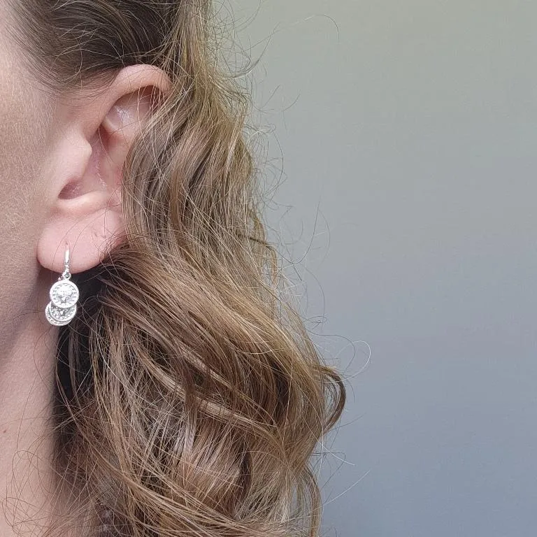 BRINCO PRATA ARGOLA TRANQUETA MOEDAS