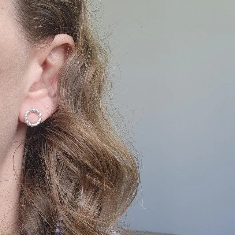 BRINCO PRATA CIRC ASPIRAL M