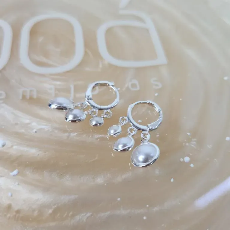 BRINCO ARGOLA PRATA 3 PÉROLAS