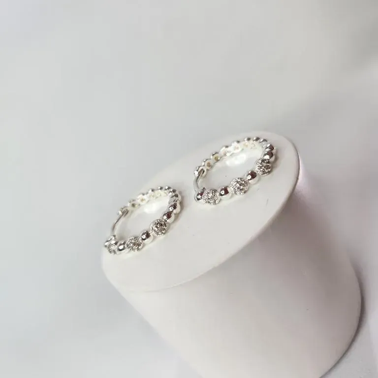 BRINCO PRATA ARGOLA BOLINHAS L Z