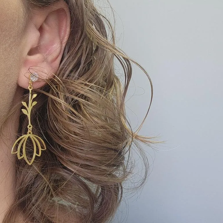 BRINCO OURO FLOR DE LOTUS