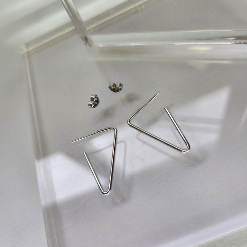 BRINCO AÇO ARGOLA TRIANGULO
