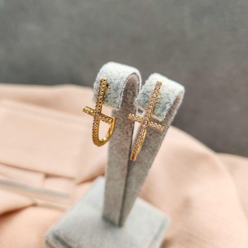 BRINCO ARGOLA OURO PINO CRUZ Z