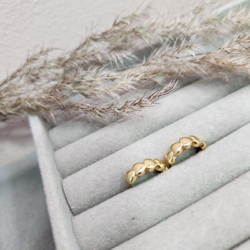 BRINCO OURO ARGOLA CORAÇÕES M