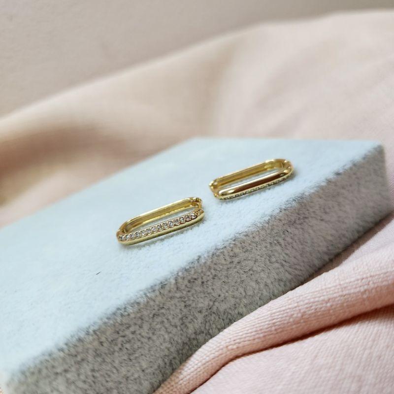 BRINCO OURO ARGOLA LISA E ZIRC RETAN