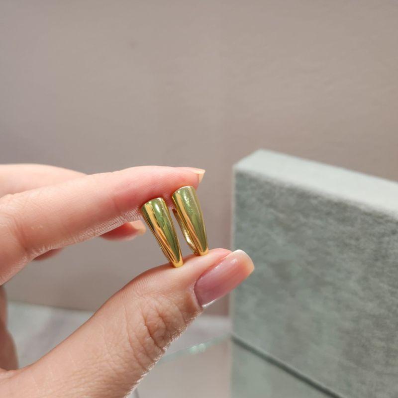 BRINCO OURO ARGOLA TRIANGULO CHAP